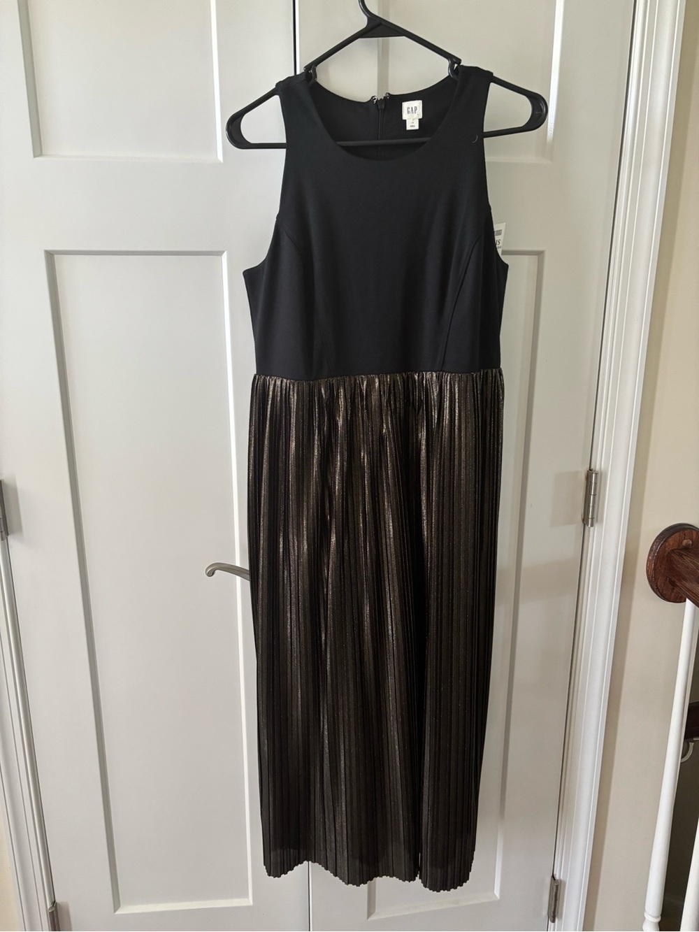 GAP Black Sleeveless Dress with gold-Tone  pleated bottom